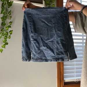 Never worn Brandy Melville high waisted Skirt:)